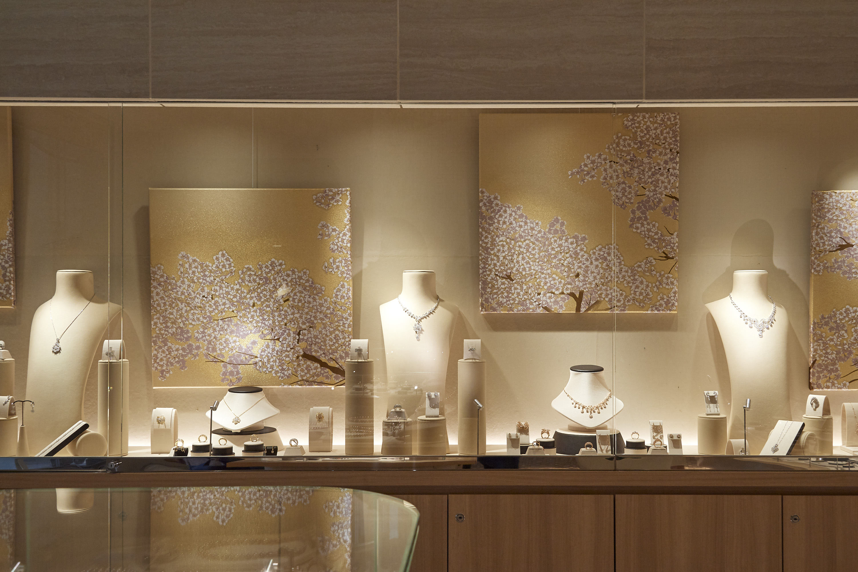 jewelry shop panel 2