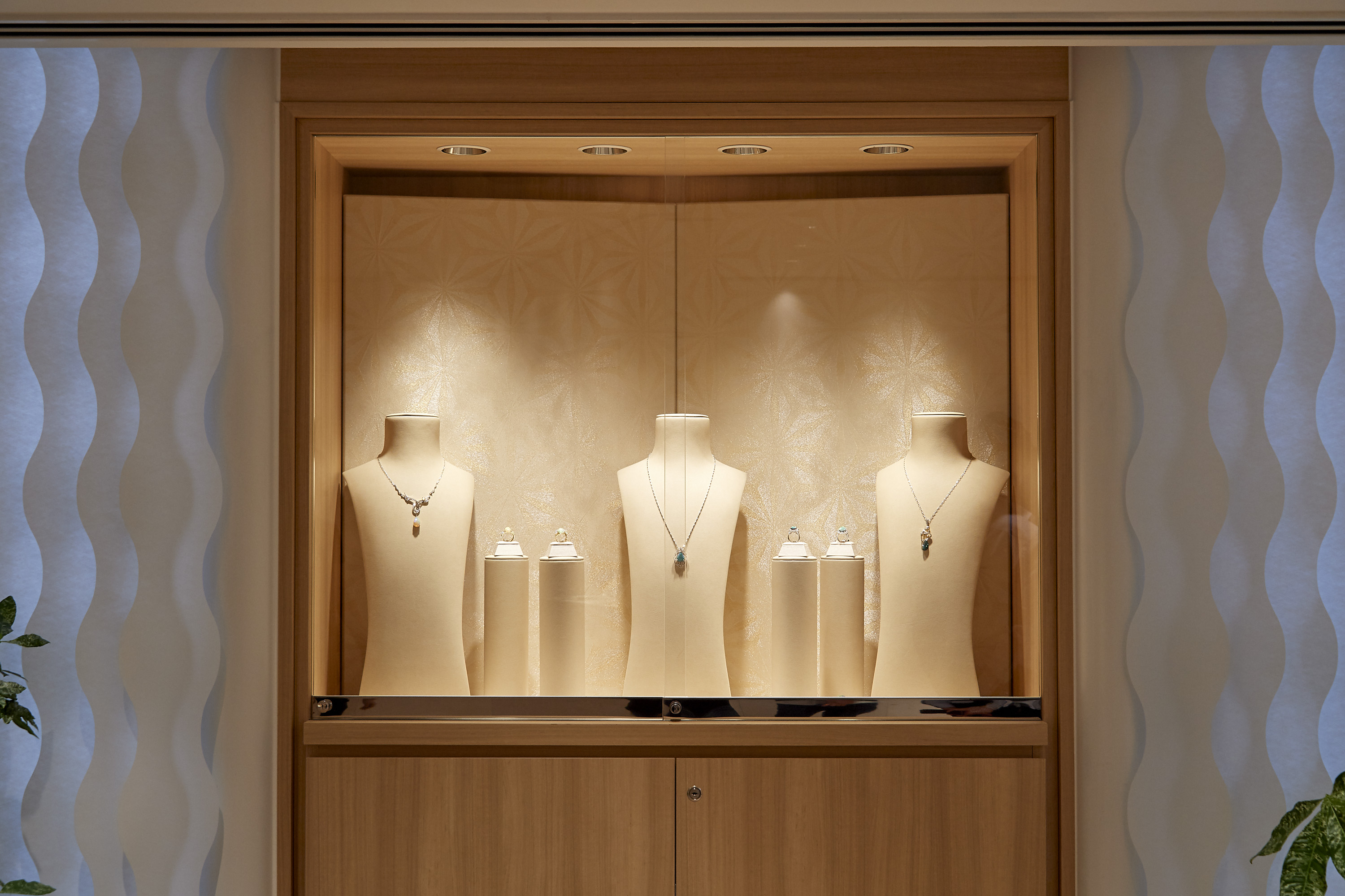 jewelry shop panel 5